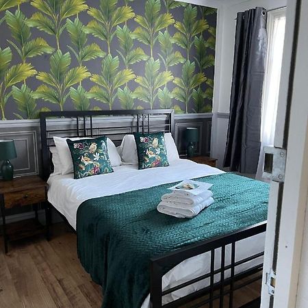 Lilyrose Hotel Уитби Экстерьер фото