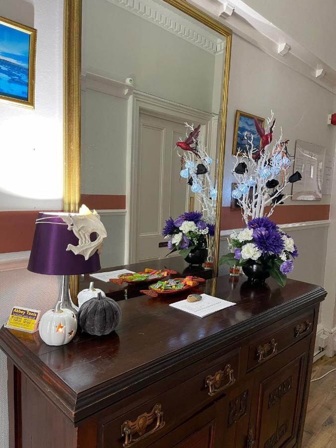 Lilyrose Hotel Уитби Экстерьер фото