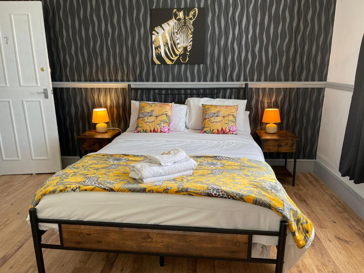 Lilyrose Hotel Уитби Экстерьер фото