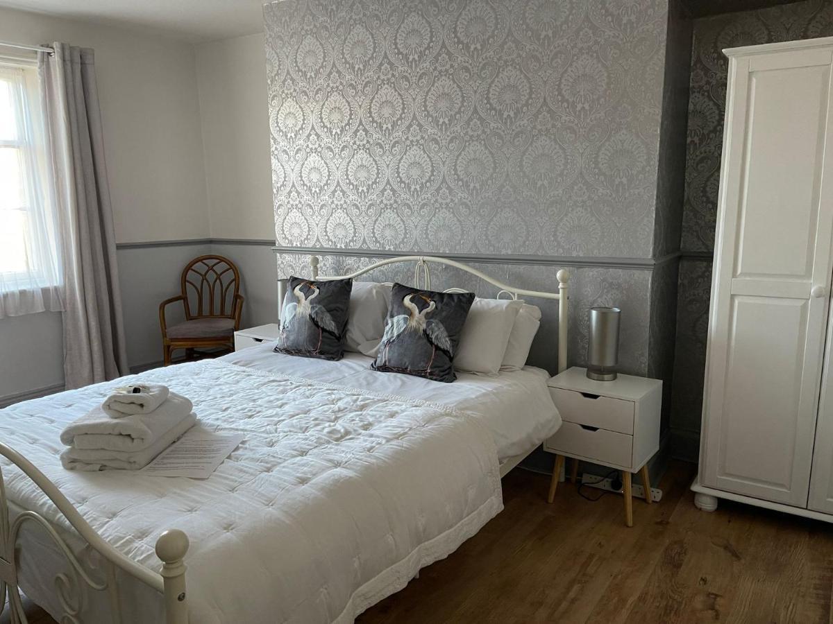 Lilyrose Hotel Уитби Экстерьер фото