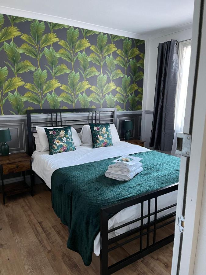 Lilyrose Hotel Уитби Экстерьер фото