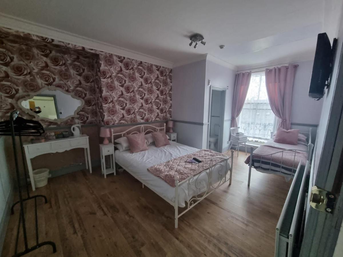 Lilyrose Hotel Уитби Экстерьер фото