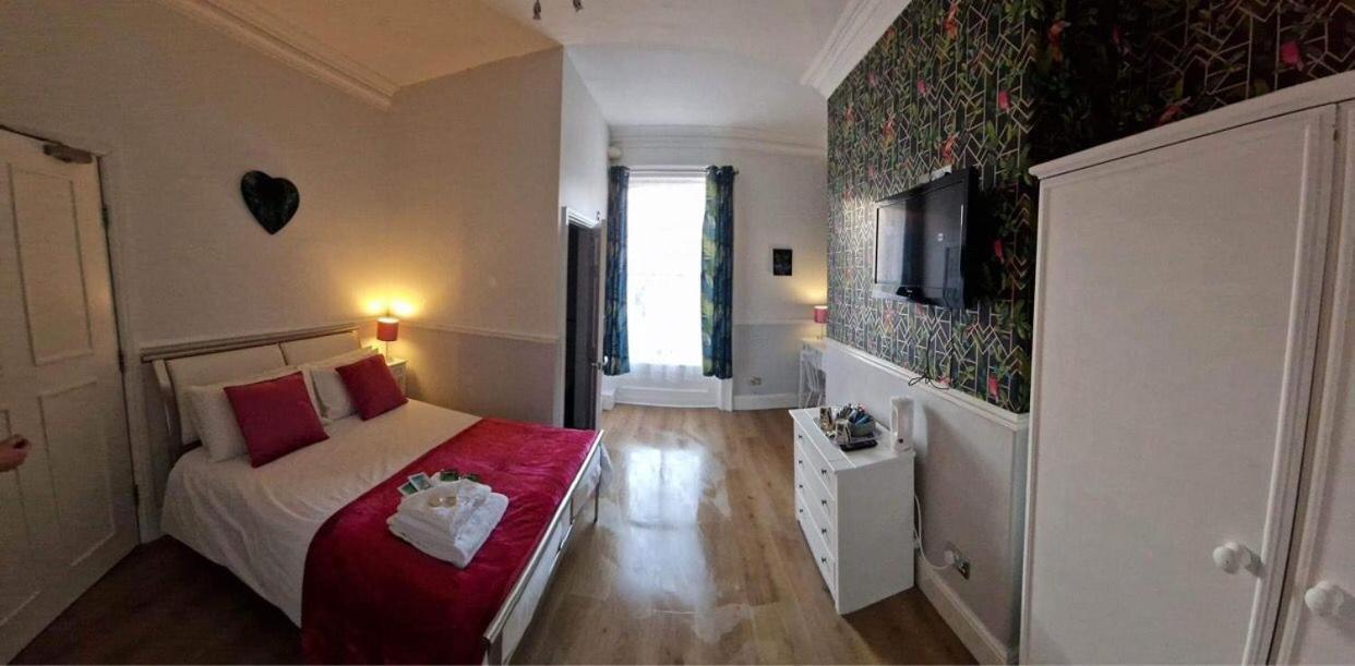 Lilyrose Hotel Уитби Экстерьер фото