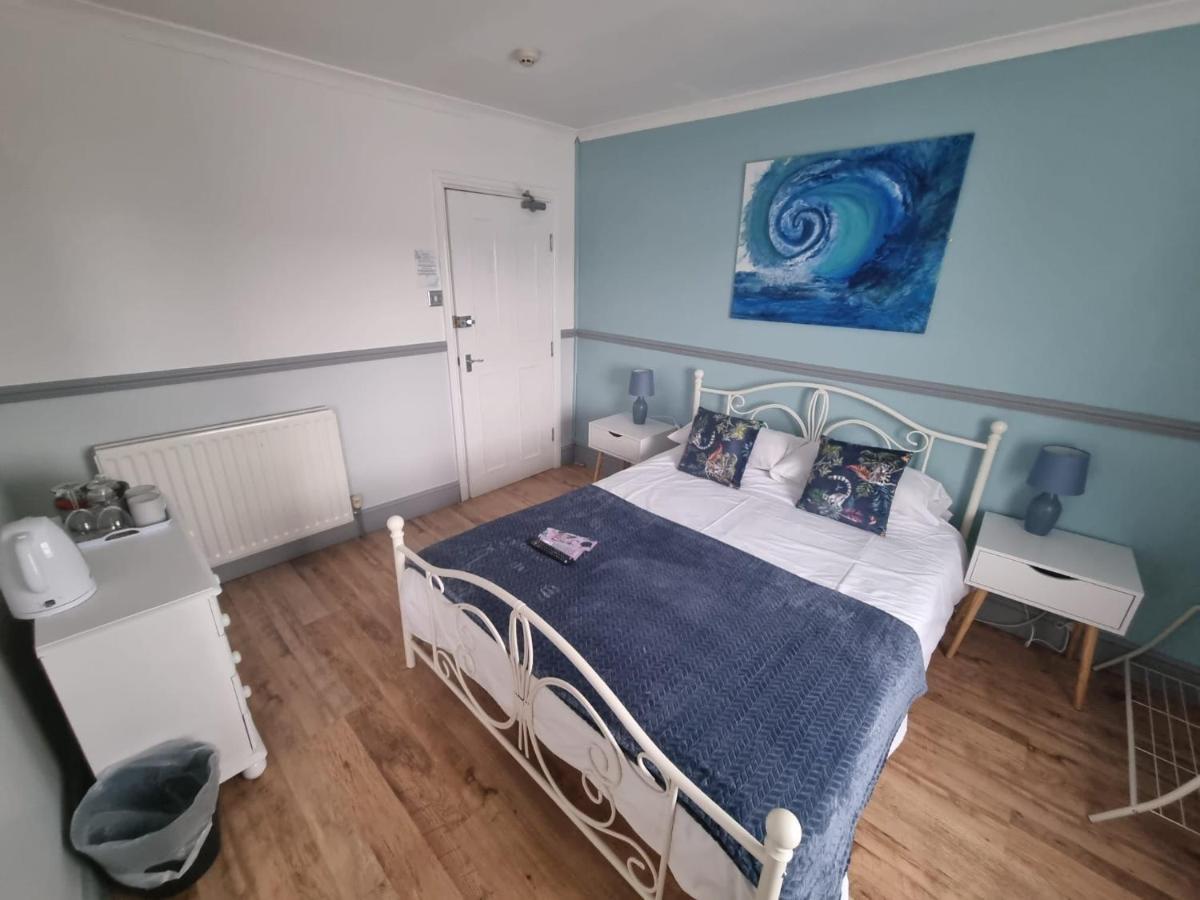 Lilyrose Hotel Уитби Экстерьер фото