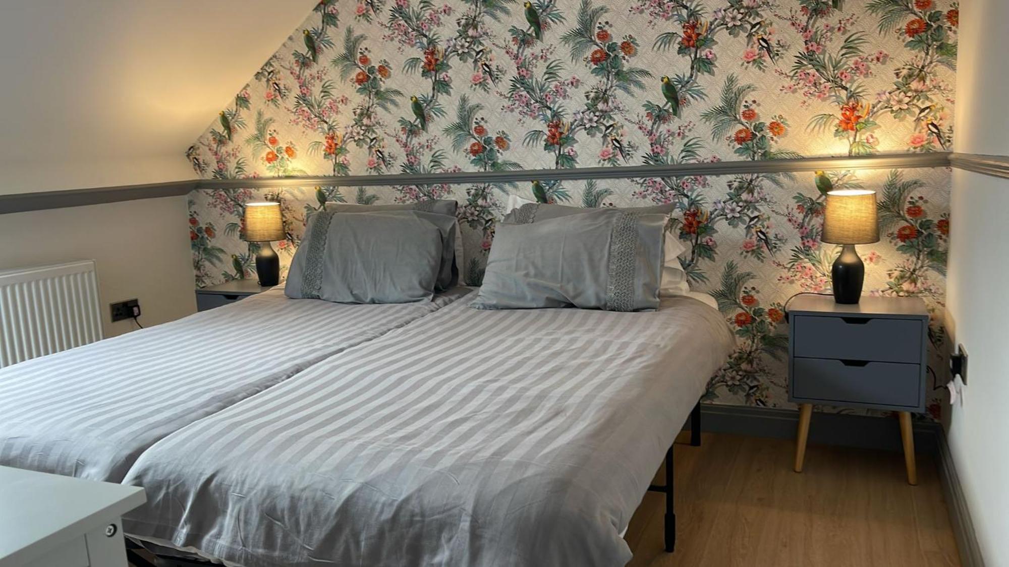 Lilyrose Hotel Уитби Экстерьер фото
