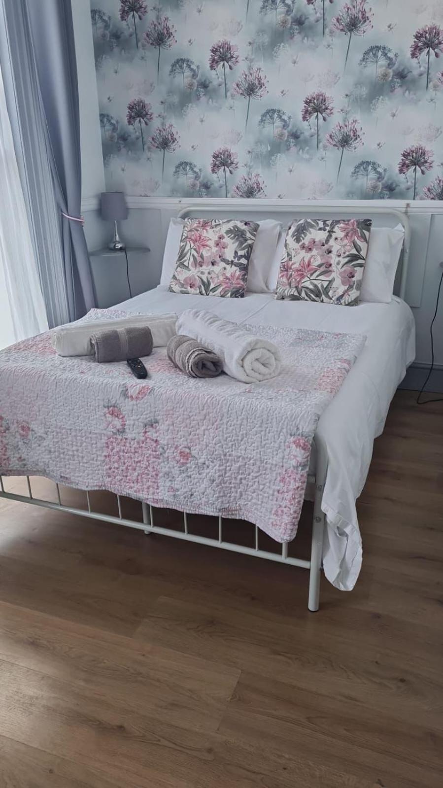 Lilyrose Hotel Уитби Экстерьер фото